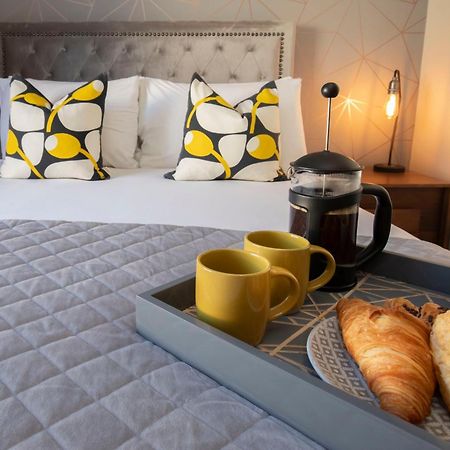 Elliot Oliver - Modern 2 Bedroom Town Centre Apartment Cheltenham Esterno foto