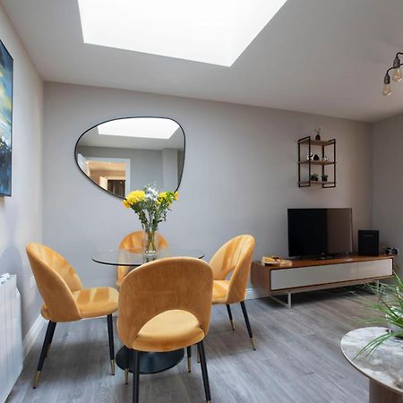 Elliot Oliver - Modern 2 Bedroom Town Centre Apartment Cheltenham Esterno foto