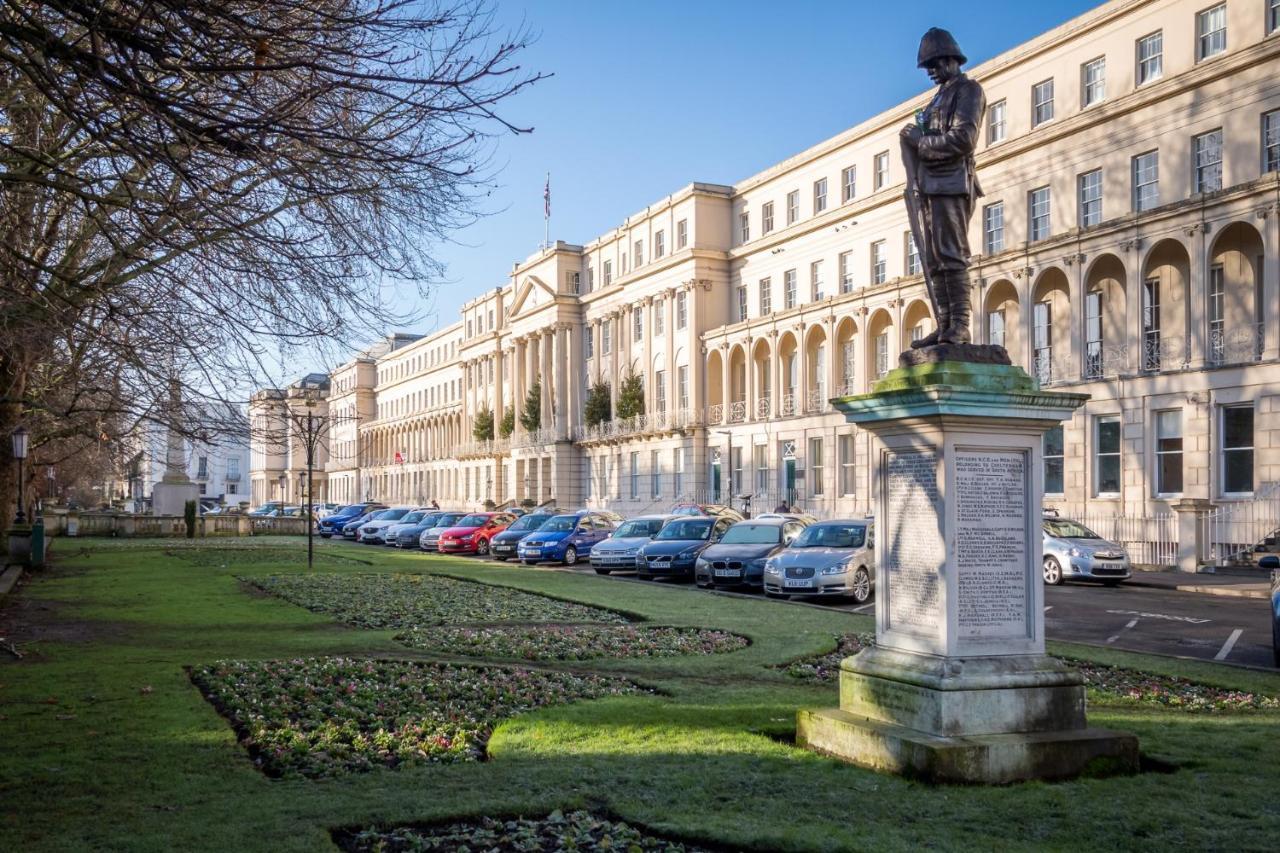 Elliot Oliver - Modern 2 Bedroom Town Centre Apartment Cheltenham Esterno foto