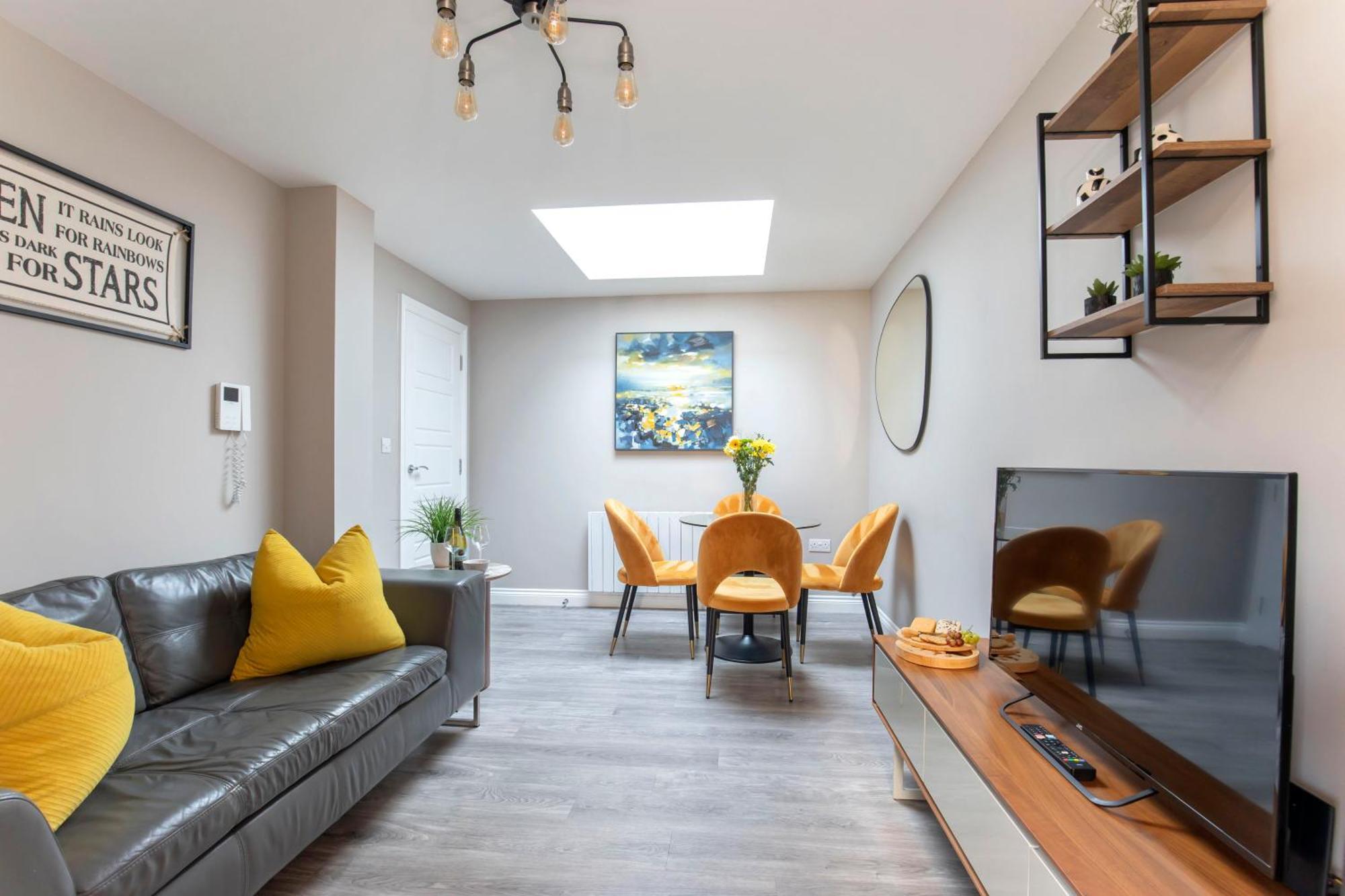 Elliot Oliver - Modern 2 Bedroom Town Centre Apartment Cheltenham Esterno foto