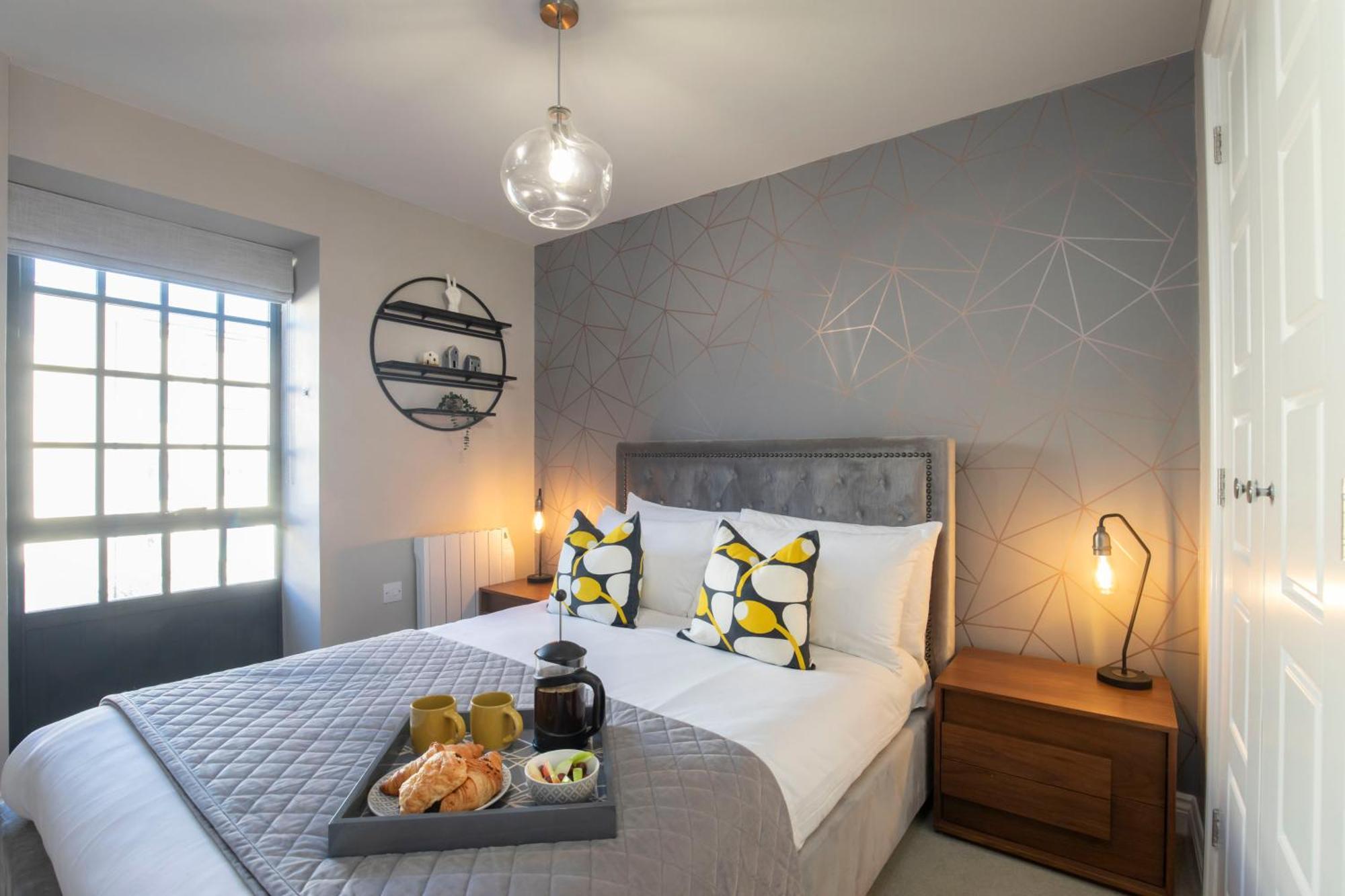 Elliot Oliver - Modern 2 Bedroom Town Centre Apartment Cheltenham Esterno foto