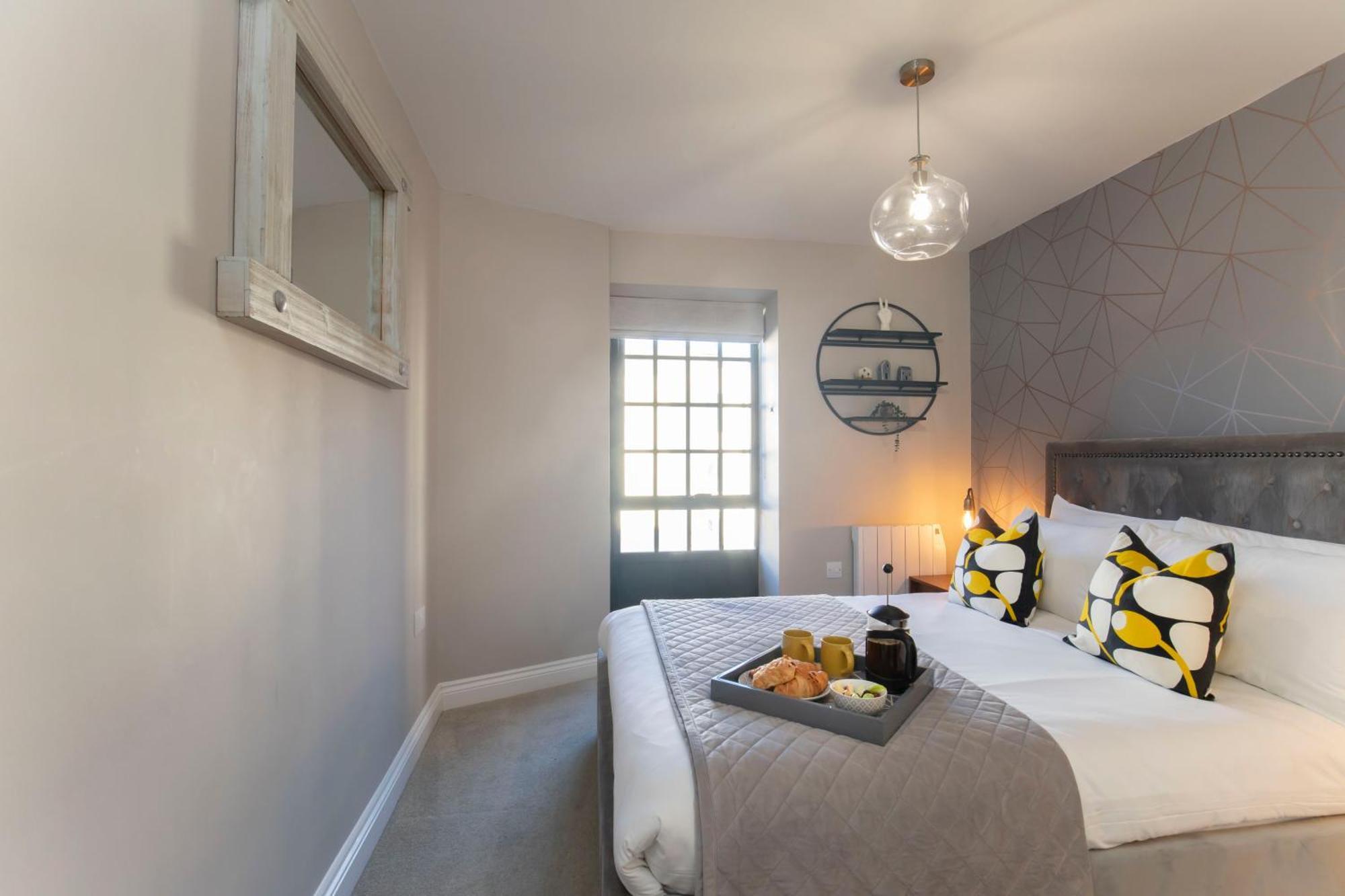 Elliot Oliver - Modern 2 Bedroom Town Centre Apartment Cheltenham Esterno foto