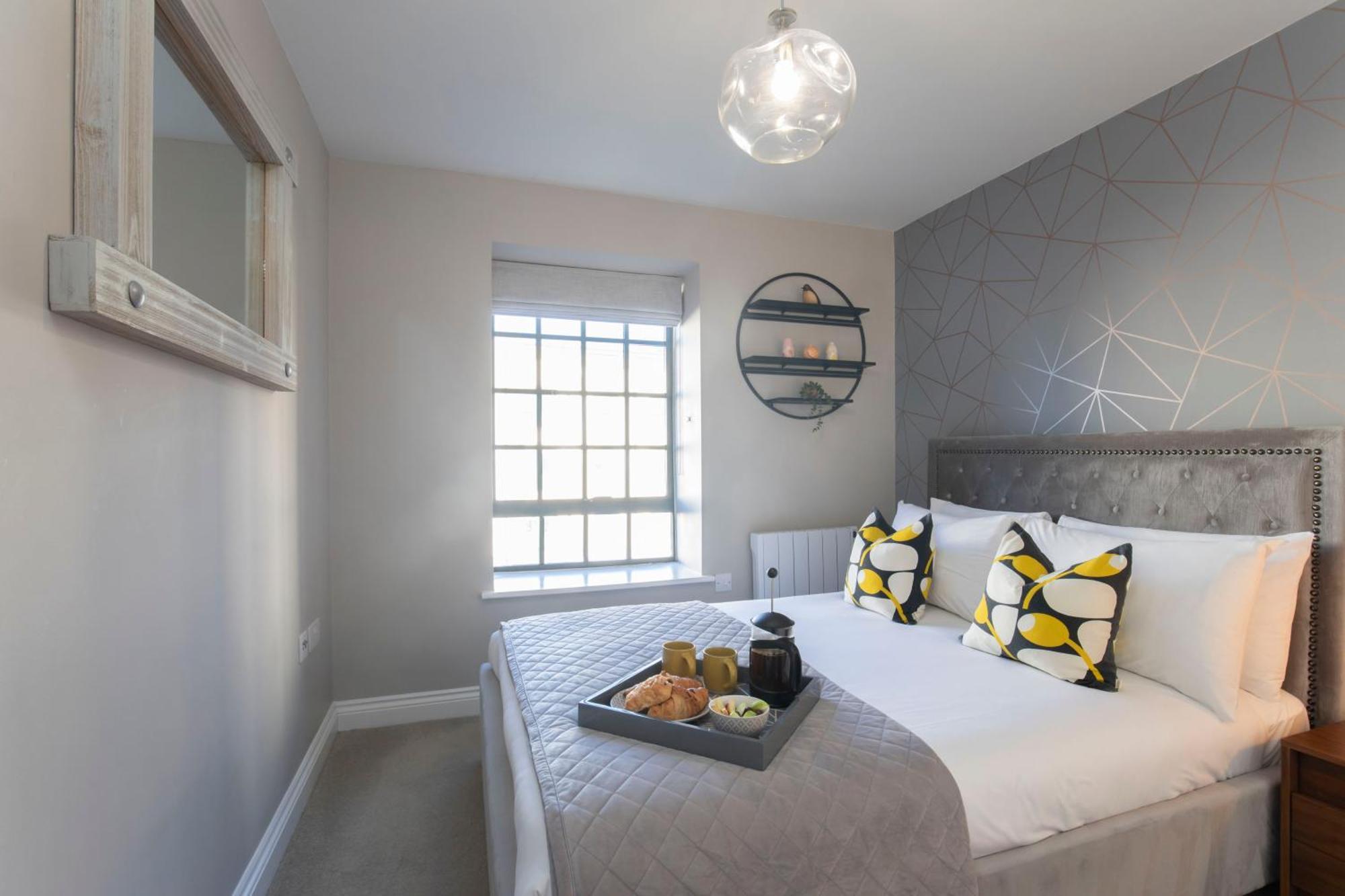 Elliot Oliver - Modern 2 Bedroom Town Centre Apartment Cheltenham Esterno foto