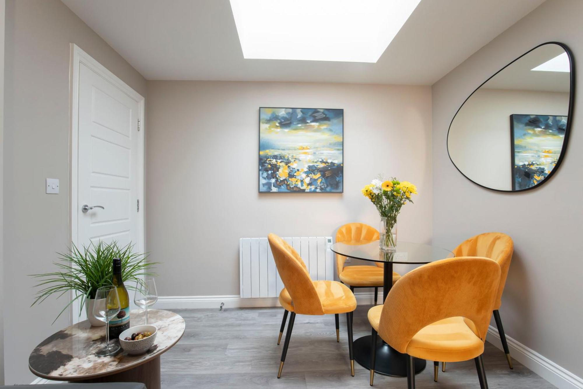 Elliot Oliver - Modern 2 Bedroom Town Centre Apartment Cheltenham Esterno foto