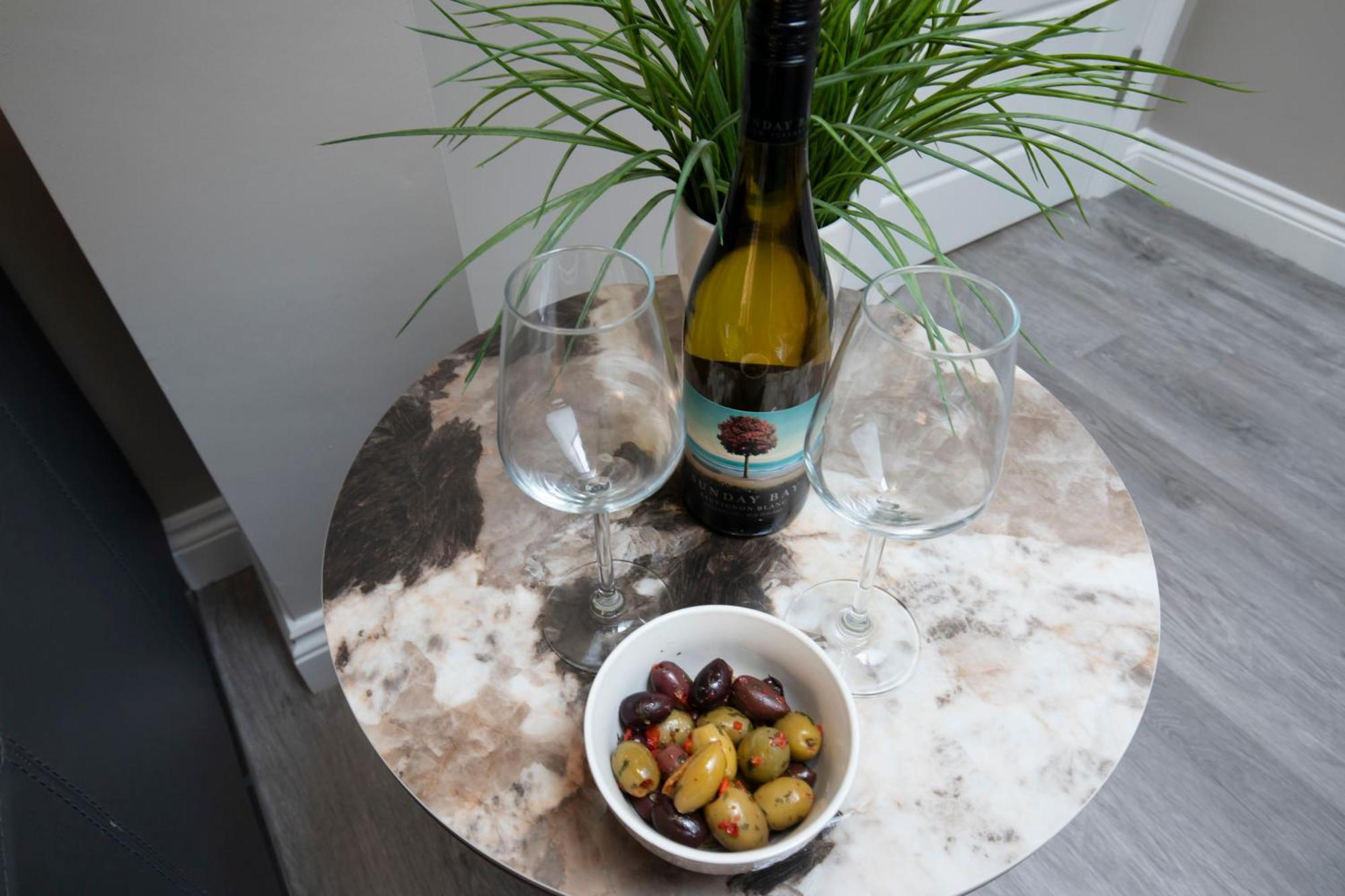 Elliot Oliver - Modern 2 Bedroom Town Centre Apartment Cheltenham Esterno foto